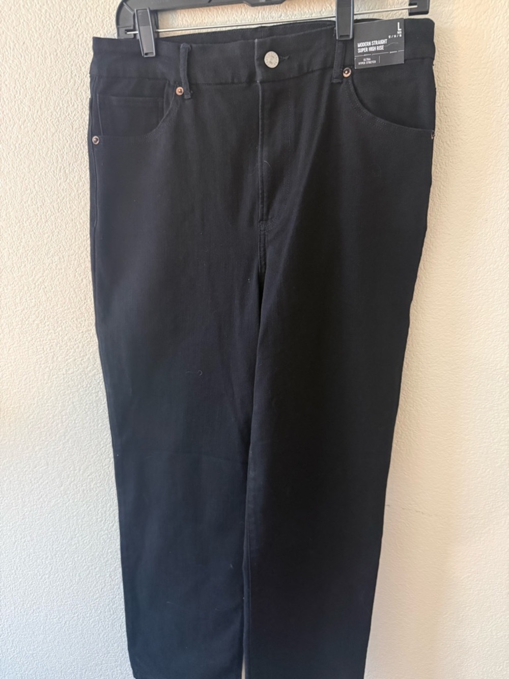 NWT Express Women’s Straight Leg ultra stretch Jeans in Black
